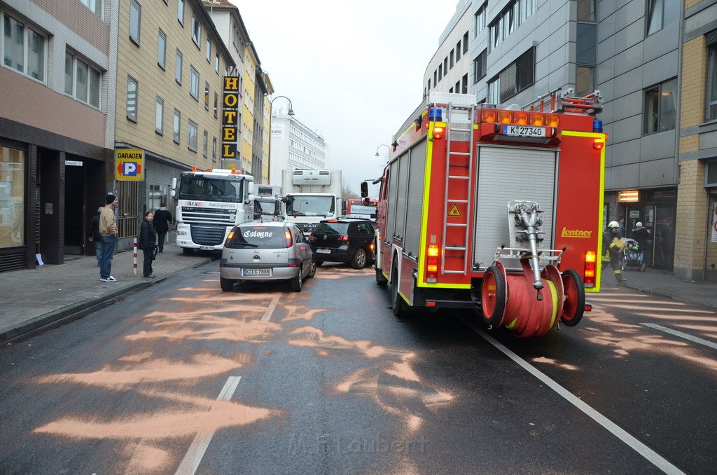 Stadtbus fing Feuer Koeln Muelheim Frankfurterstr Wiener Platz P259.JPG